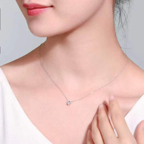 Clavicle Necklace with Solitaire Zircon Pendant – Minimalist Brilliance, Timeless Elegance