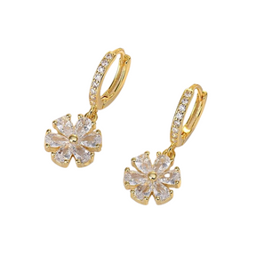 Sterling Flower Earring – Where Nature’s Grace Meets Timeless Elegance.